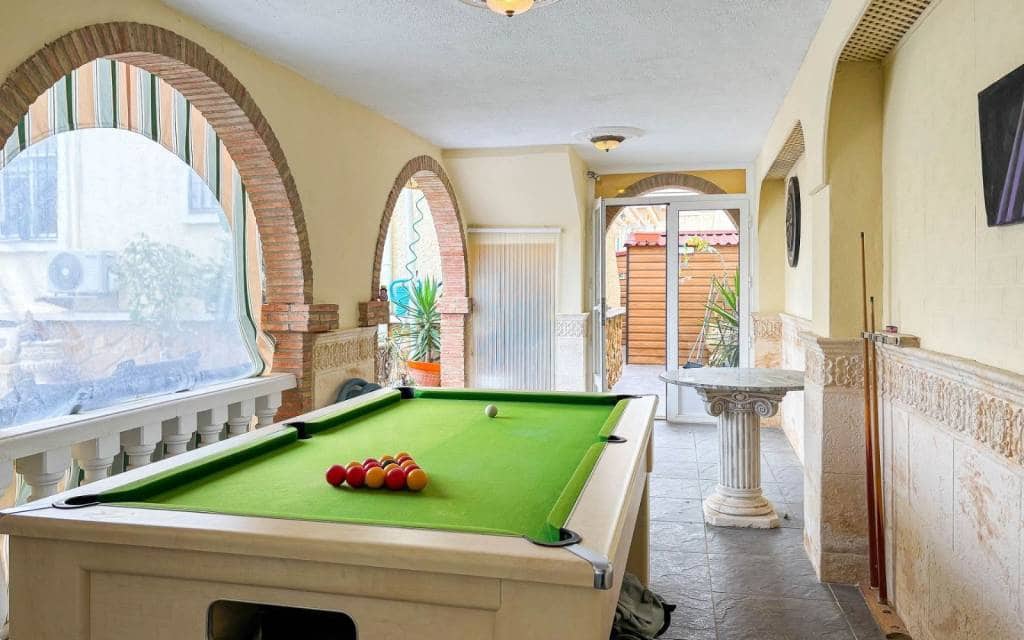 5 Zimmer Villa zu verkaufen in Monforte del Cid mit Pool - 384.950 € (Ref: 9665134)