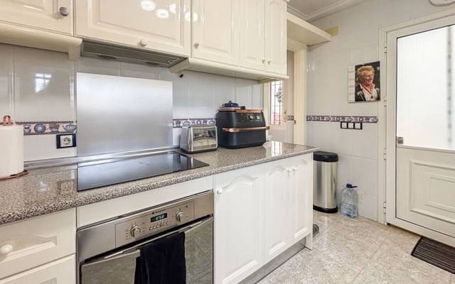 5 Zimmer Villa zu verkaufen in Monforte del Cid mit Pool - 384.950 € (Ref: 9665134)