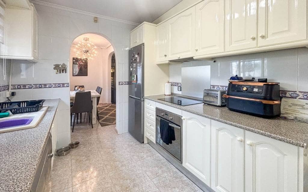 5 Zimmer Villa zu verkaufen in Monforte del Cid mit Pool - 384.950 € (Ref: 9665134)