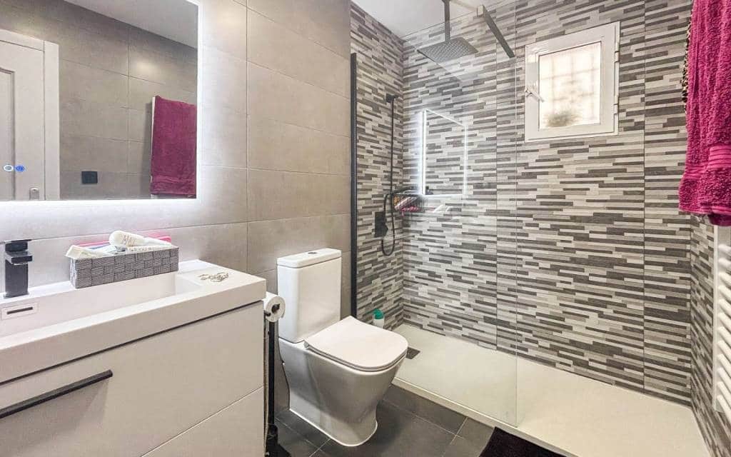 5 Zimmer Villa zu verkaufen in Monforte del Cid mit Pool - 384.950 € (Ref: 9665134)