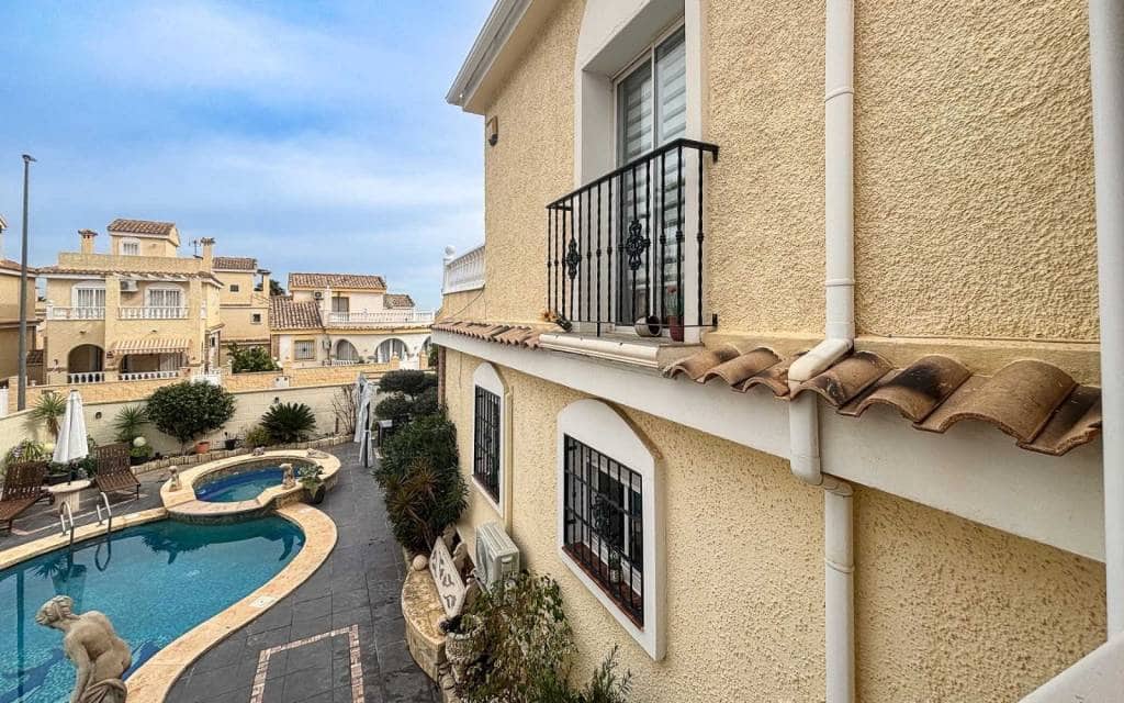 5 Zimmer Villa zu verkaufen in Monforte del Cid mit Pool - 384.950 € (Ref: 9665134)