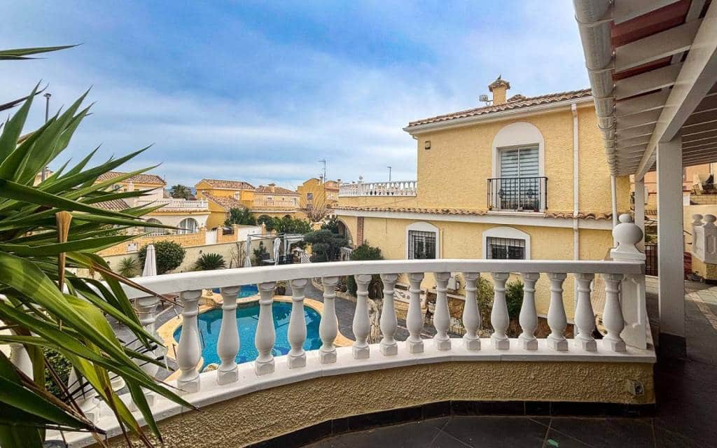 5 Zimmer Villa zu verkaufen in Monforte del Cid mit Pool - 384.950 € (Ref: 9665134)