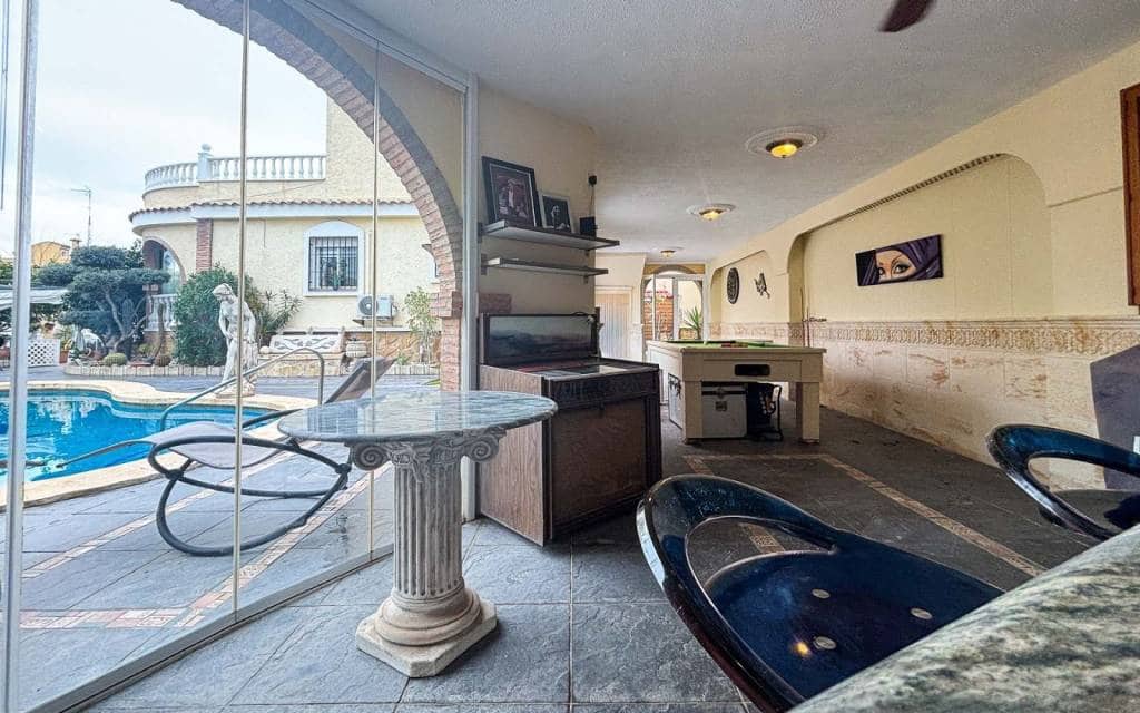 5 Zimmer Villa zu verkaufen in Monforte del Cid mit Pool - 384.950 € (Ref: 9665134)