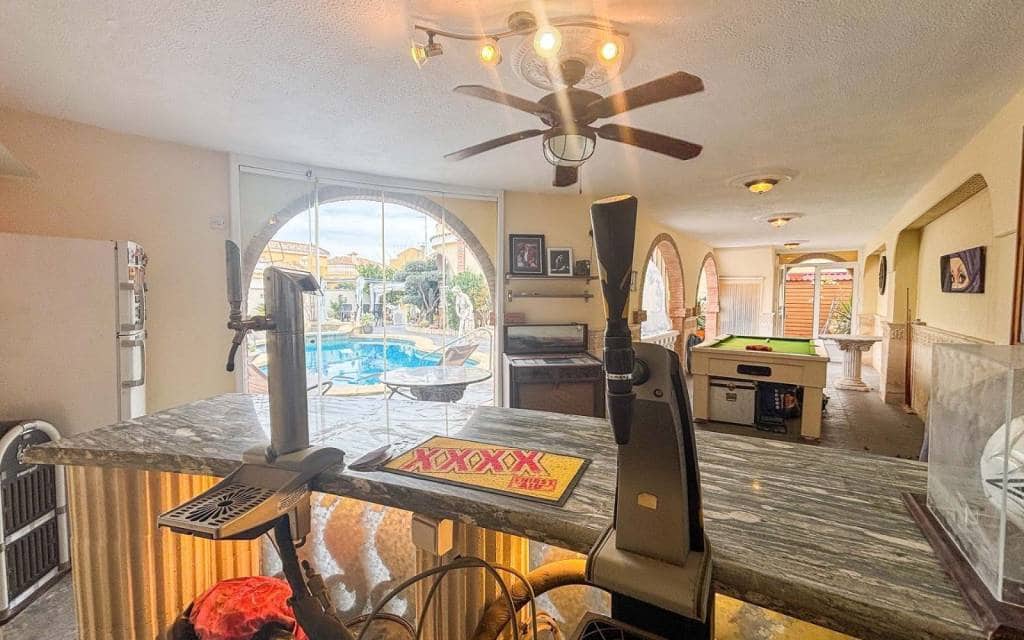 5 Zimmer Villa zu verkaufen in Monforte del Cid mit Pool - 384.950 € (Ref: 9665134)