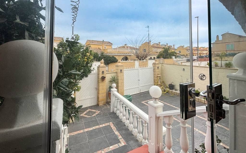 5 Zimmer Villa zu verkaufen in Monforte del Cid mit Pool - 384.950 € (Ref: 9665134)