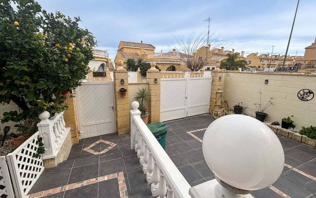 5 Zimmer Villa zu verkaufen in Monforte del Cid mit Pool - 384.950 € (Ref: 9665134)