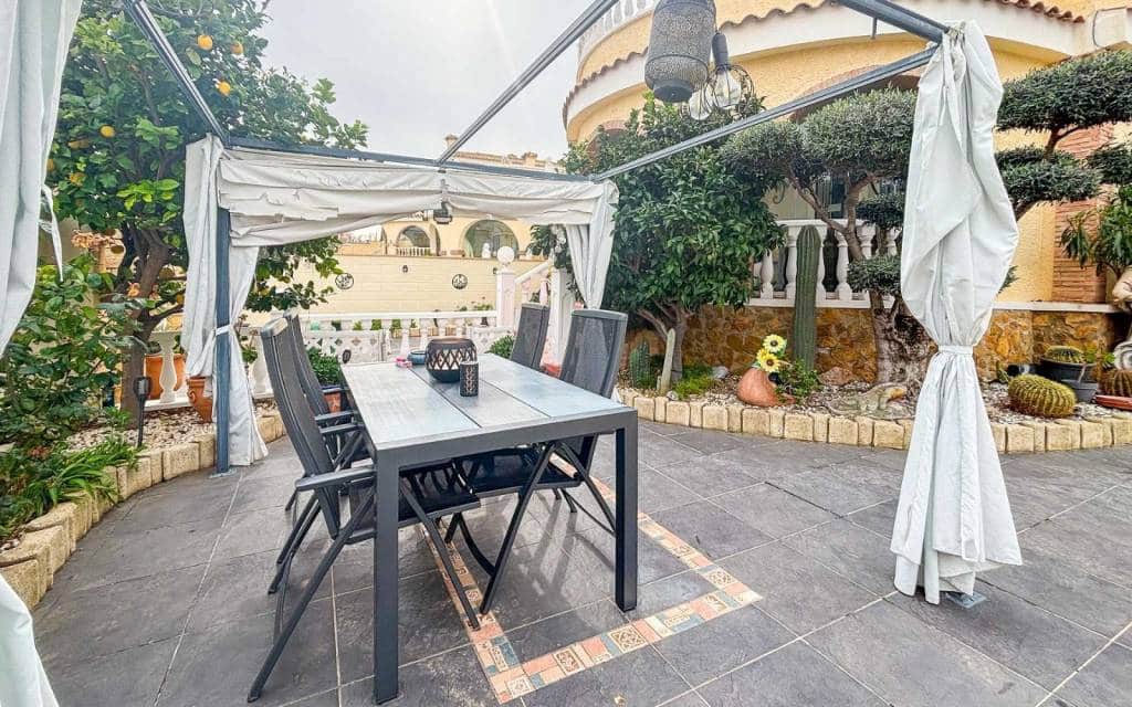 5 Zimmer Villa zu verkaufen in Monforte del Cid mit Pool - 384.950 € (Ref: 9665134)