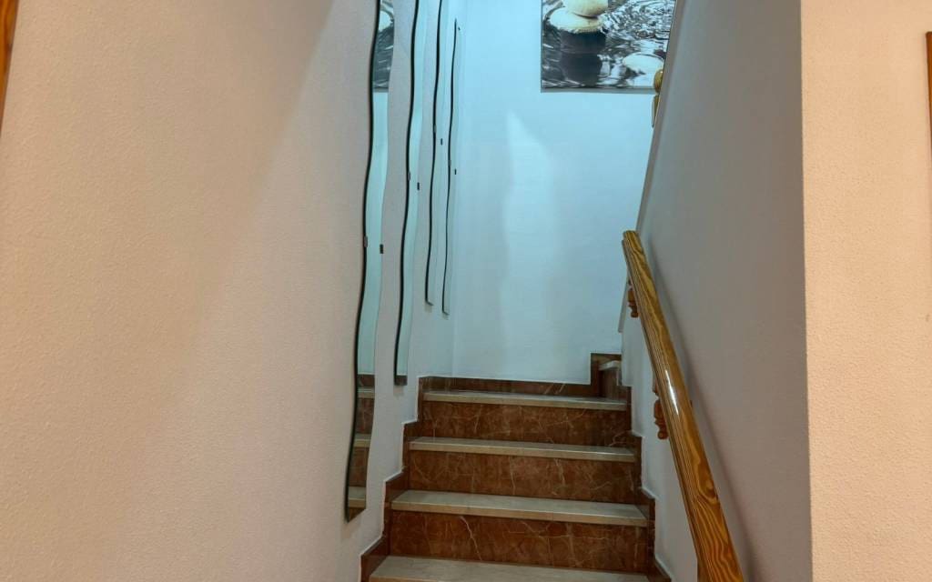 4 bedroom Townhouse for sale in Sax with garage - € 185,000 (Ref: 9684246)