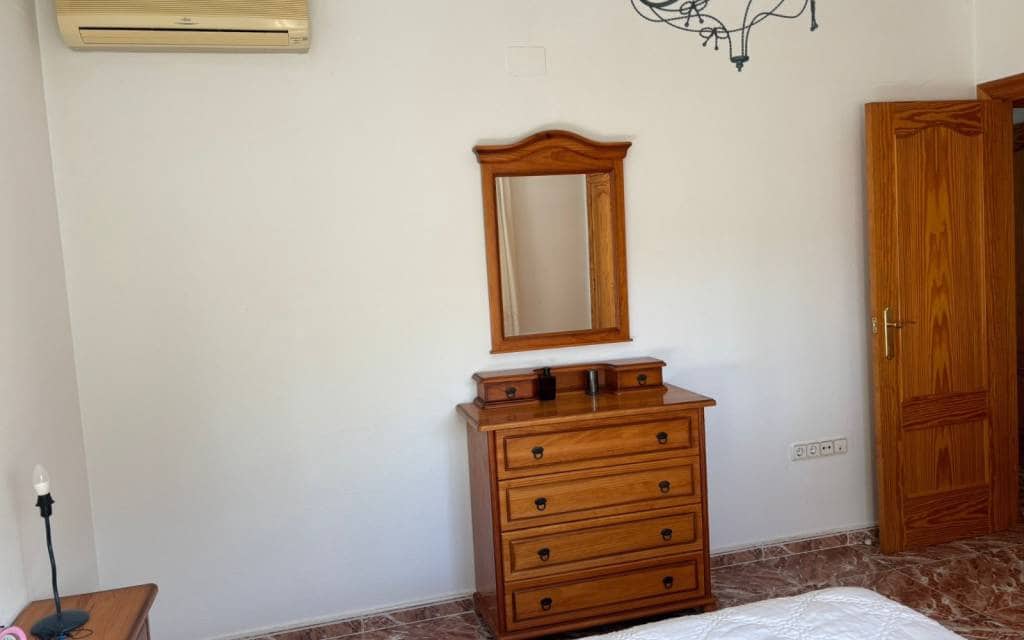 4 bedroom Townhouse for sale in Sax with garage - € 185,000 (Ref: 9684246)