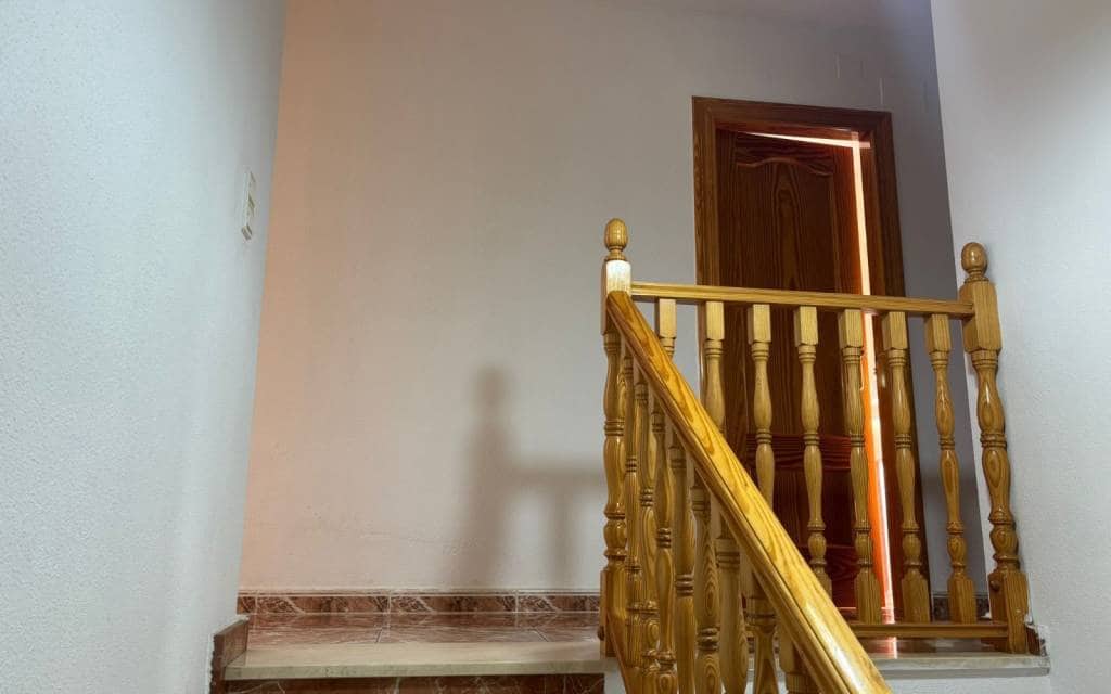 4 bedroom Townhouse for sale in Sax with garage - € 185,000 (Ref: 9684246)