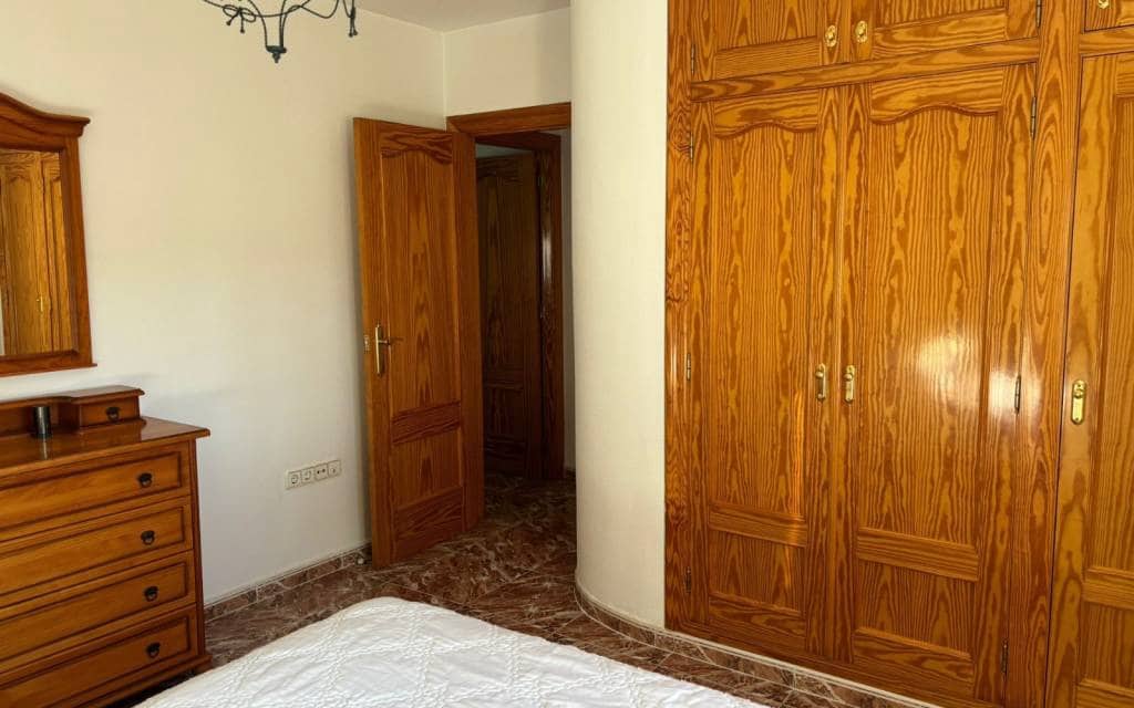 4 bedroom Townhouse for sale in Sax with garage - € 185,000 (Ref: 9684246)