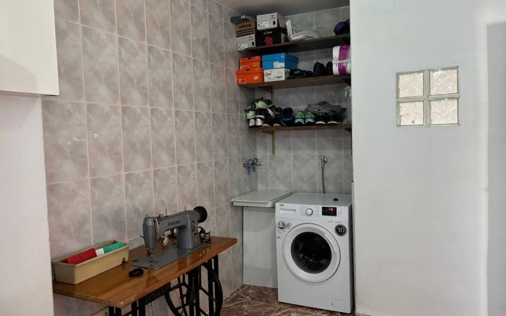 4 bedroom Townhouse for sale in Sax with garage - € 185,000 (Ref: 9684246)