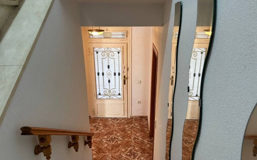 4 bedroom Townhouse for sale in Sax with garage - € 185,000 (Ref: 9684246)