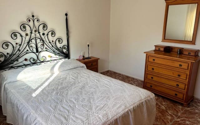 4 bedroom Townhouse for sale in Sax - € 185,000 (Ref: 9684246)