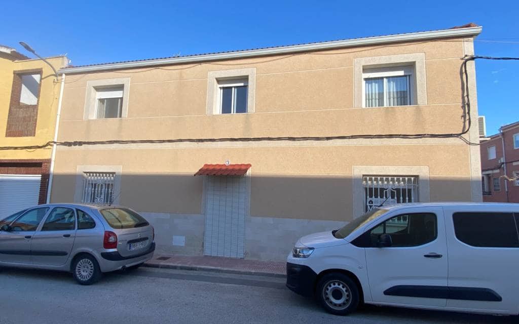 4 slaapkamer Huis te koop in Sax met garage - € 185.000 (Ref: 9684246)