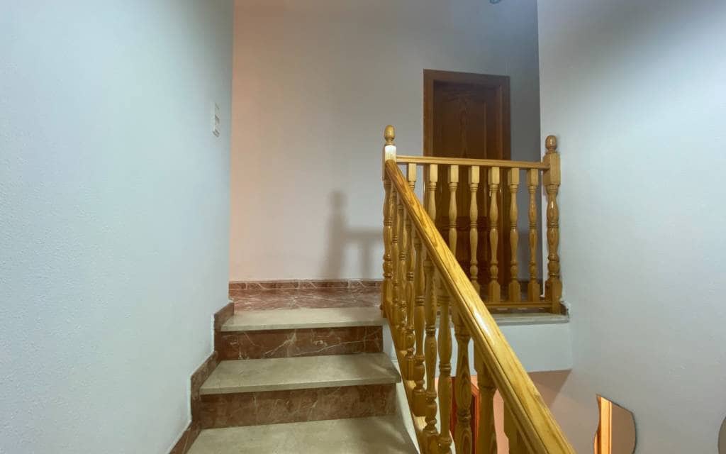 4 bedroom Townhouse for sale in Sax with garage - € 185,000 (Ref: 9685684)