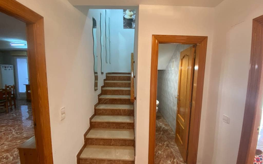 4 bedroom Townhouse for sale in Sax with garage - € 185,000 (Ref: 9685684)