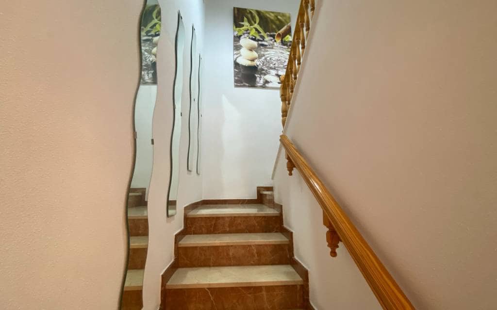 4 bedroom Townhouse for sale in Sax with garage - € 185,000 (Ref: 9685684)