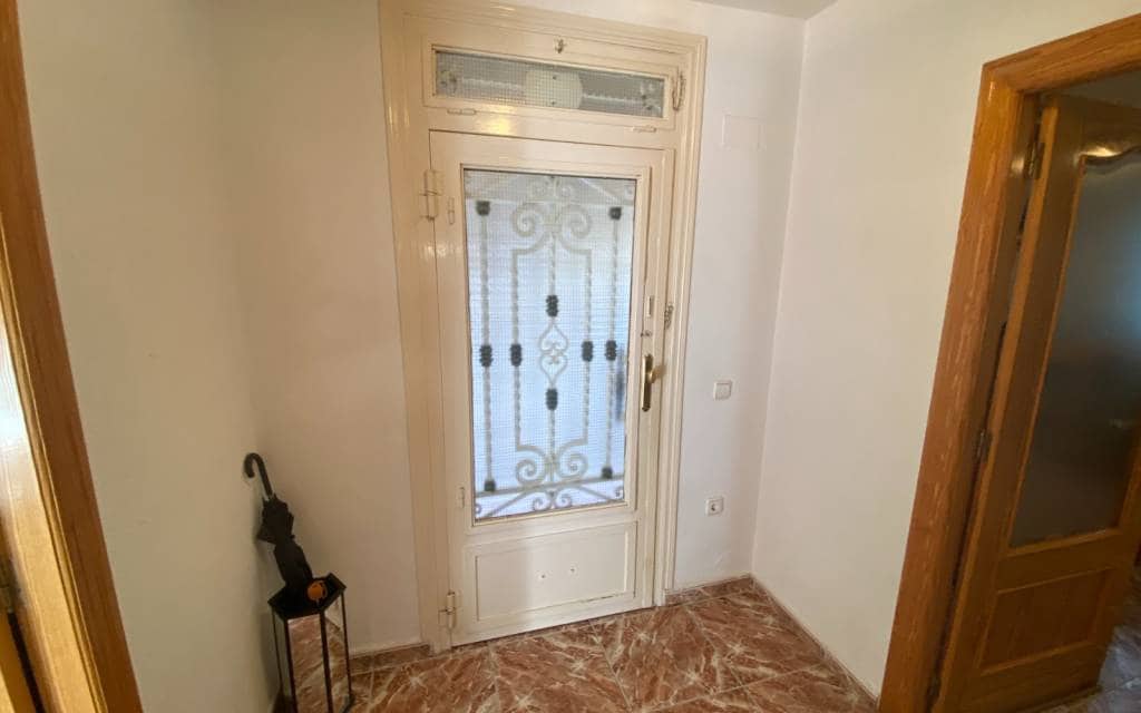 4 bedroom Townhouse for sale in Sax with garage - € 185,000 (Ref: 9685684)