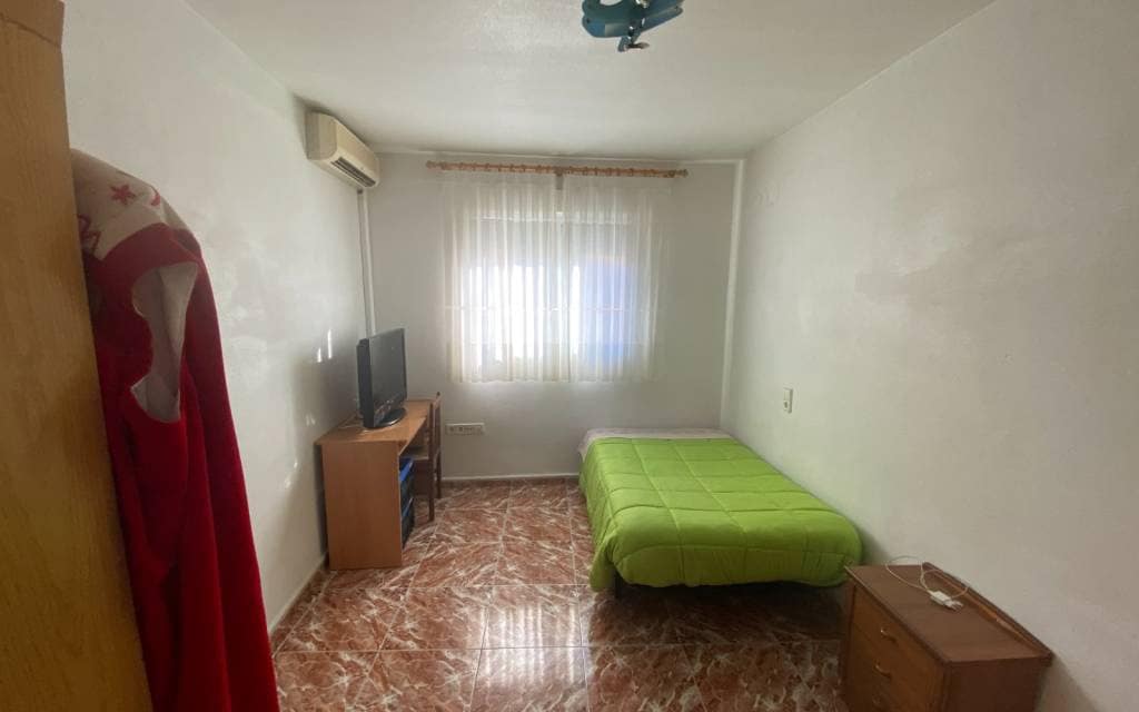 4 bedroom Townhouse for sale in Sax with garage - € 185,000 (Ref: 9685684)