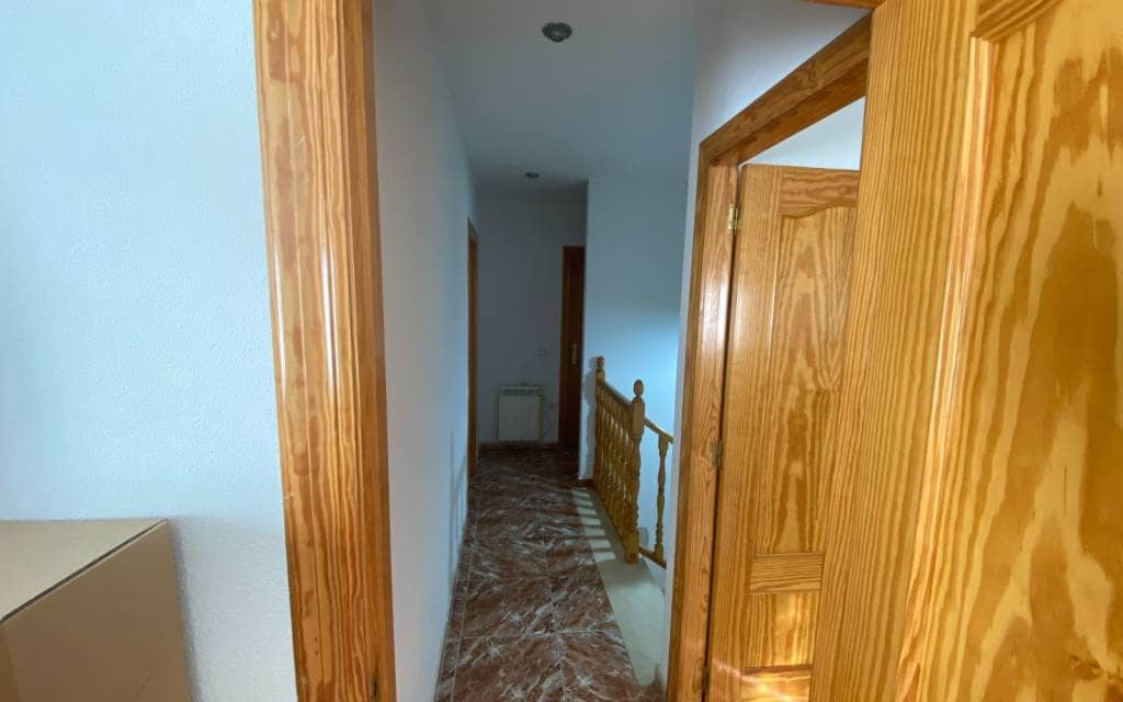 4 bedroom Townhouse for sale in Sax with garage - € 185,000 (Ref: 9685684)