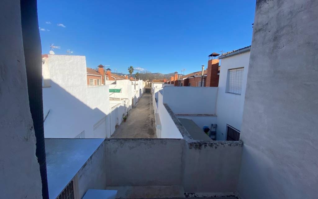 4 bedroom Townhouse for sale in Sax with garage - € 185,000 (Ref: 9685684)