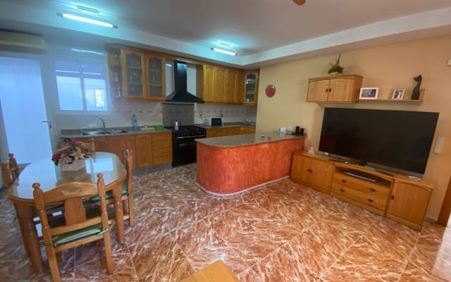 4 soveværelse Byhus til salg i Sax med garage - € 185.000 (Ref: 9685684)