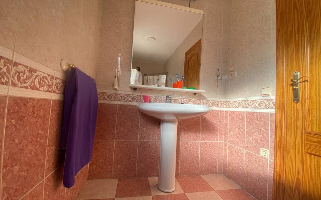 4 bedroom Townhouse for sale in Sax with garage - € 185,000 (Ref: 9685684)