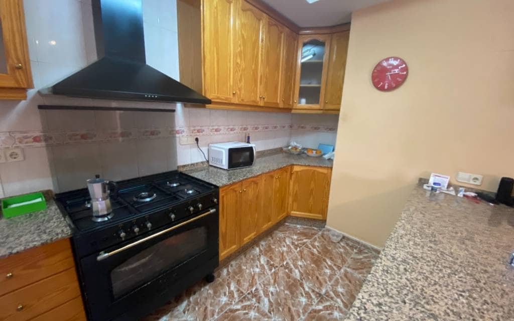 4 bedroom Townhouse for sale in Sax with garage - € 185,000 (Ref: 9685684)