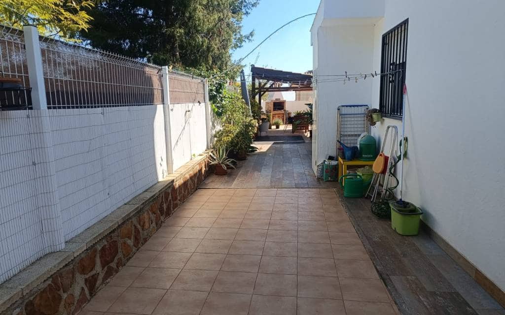 3 bedroom Villa for sale in Fortuna with pool - € 179,000 (Ref: 9714174)