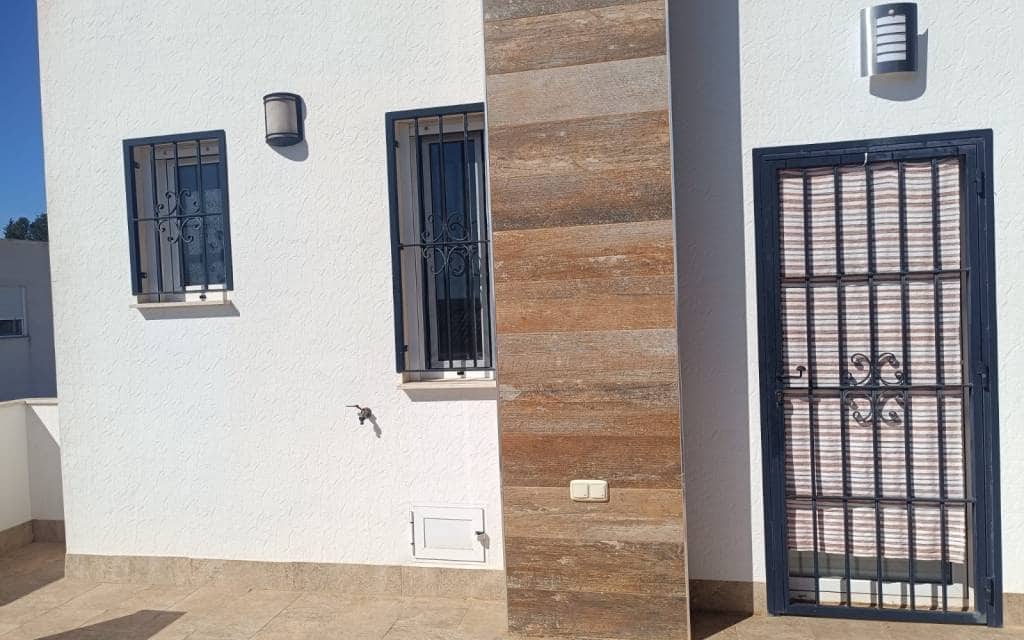 3 bedroom Villa for sale in Fortuna with pool - € 179,000 (Ref: 9714174)