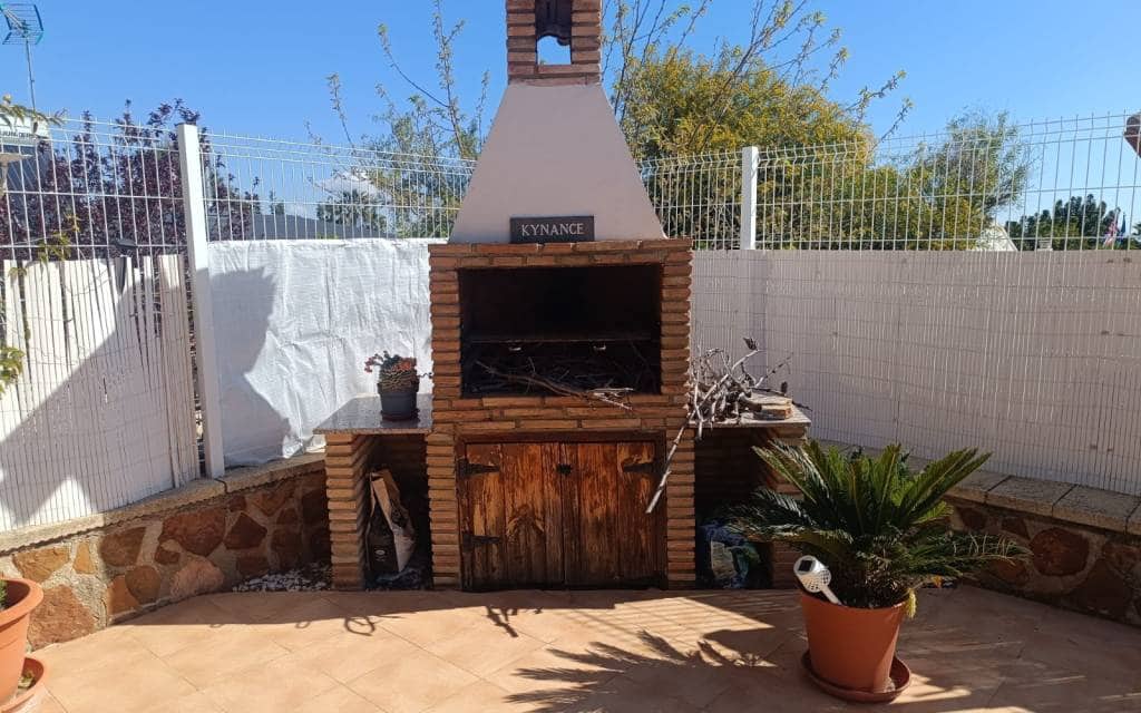 3 bedroom Villa for sale in Fortuna with pool - € 179,000 (Ref: 9714174)