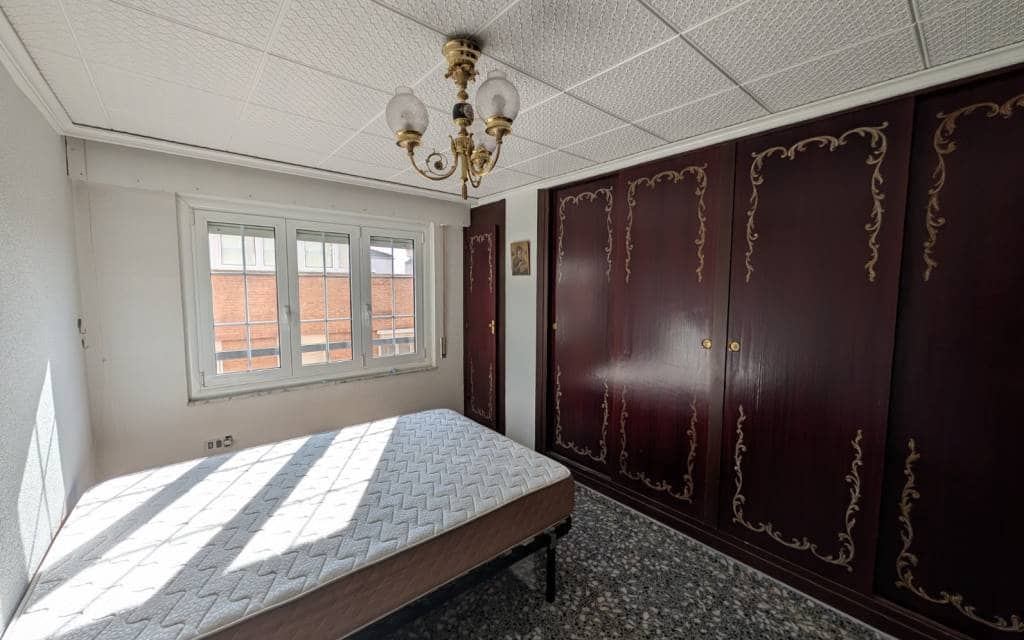 4 bedroom Apartment for sale in Sax - € 150,000 (Ref: 9720552)