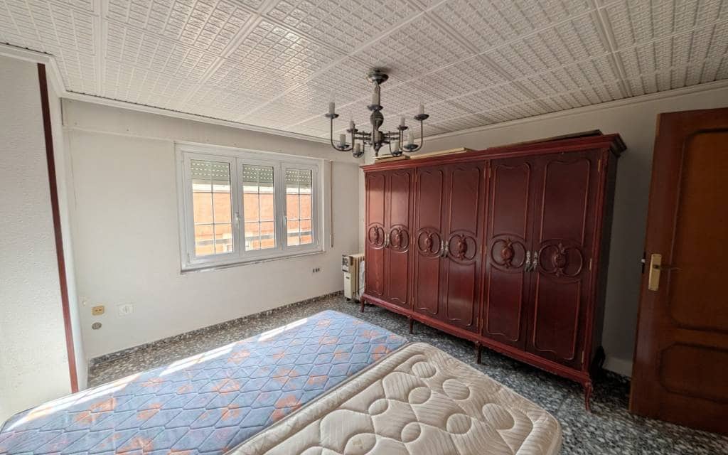 4 bedroom Apartment for sale in Sax - € 150,000 (Ref: 9720552)