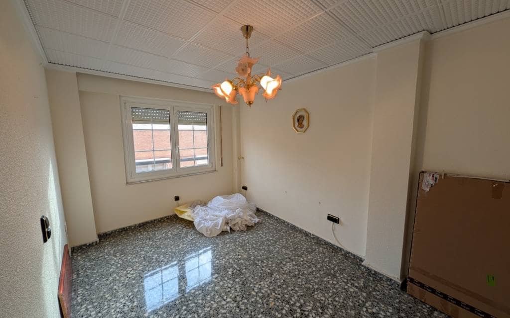 4 bedroom Apartment for sale in Sax - € 150,000 (Ref: 9720552)