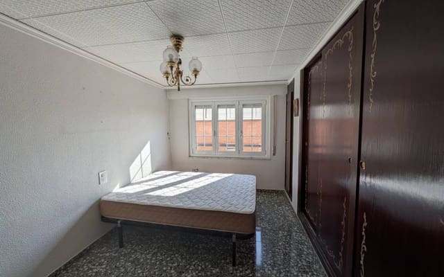 4 bedroom Apartment for sale in Sax - € 150,000 (Ref: 9720552)