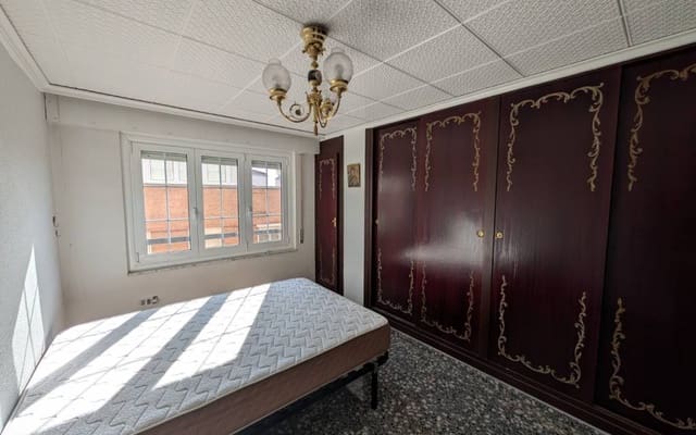 4 bedroom Apartment for sale in Sax - € 150,000 (Ref: 9720552)