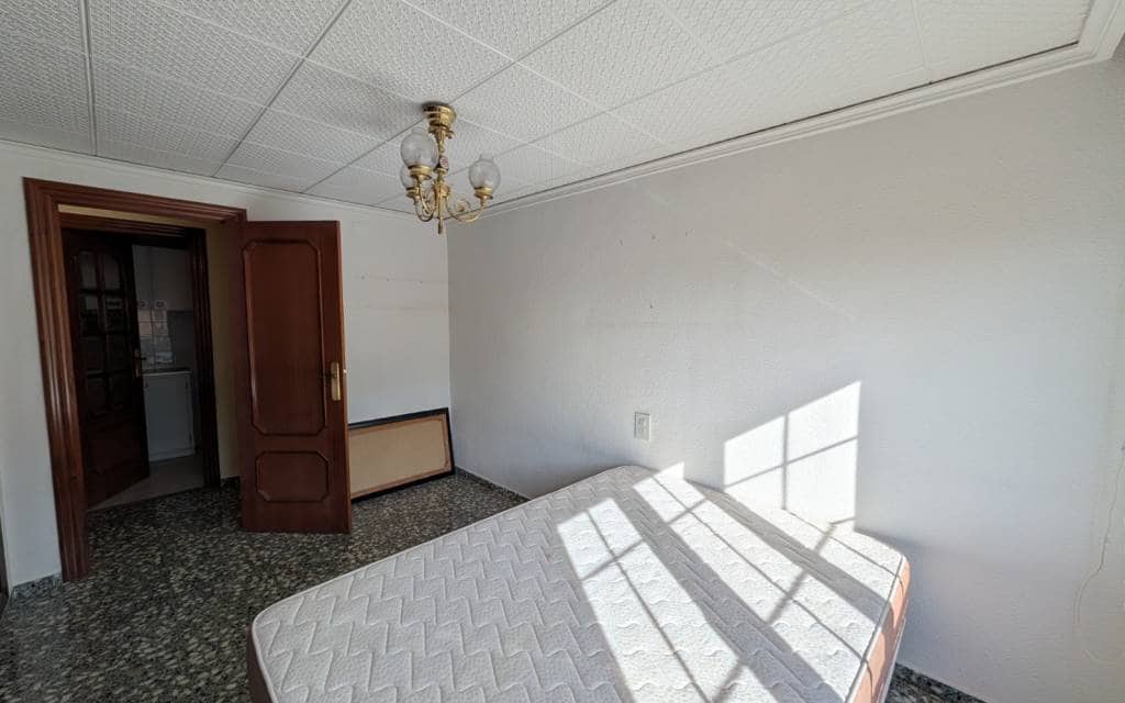 4 bedroom Apartment for sale in Sax - € 150,000 (Ref: 9720552)