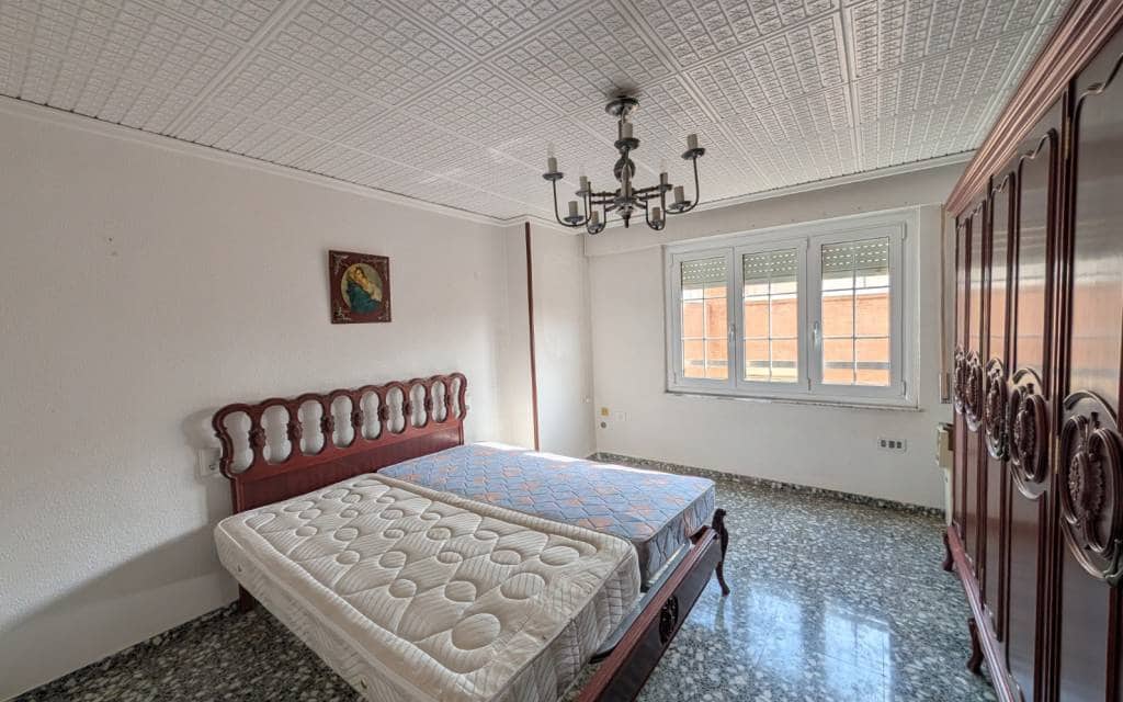 4 bedroom Apartment for sale in Sax - € 150,000 (Ref: 9720552)