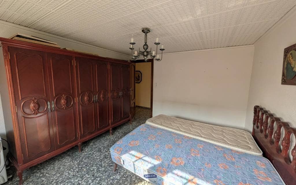 4 bedroom Apartment for sale in Sax - € 150,000 (Ref: 9720552)