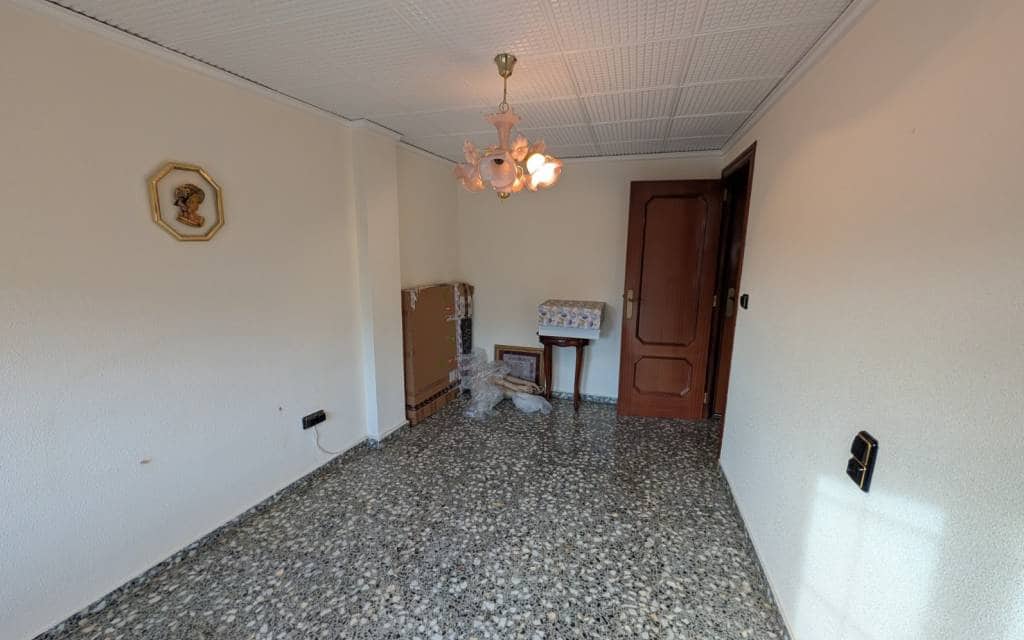 4 bedroom Apartment for sale in Sax - € 150,000 (Ref: 9720552)