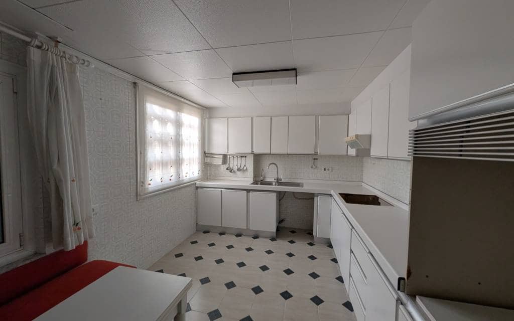 4 bedroom Apartment for sale in Sax - € 150,000 (Ref: 9720552)