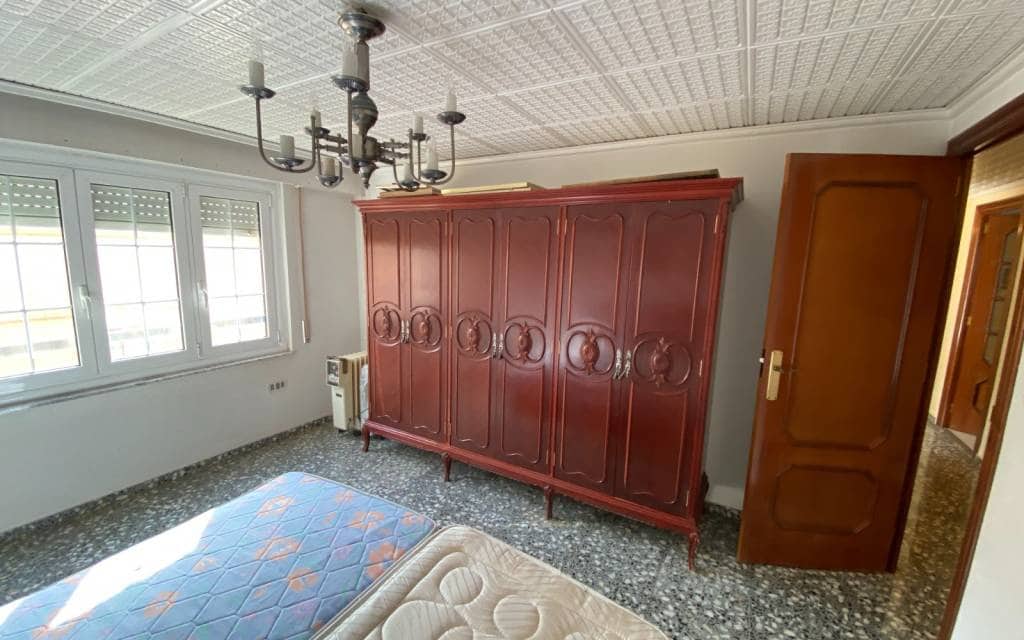 4 bedroom Apartment for sale in Sax - € 150,000 (Ref: 9720552)