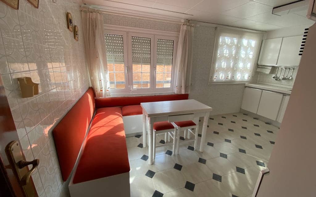 4 bedroom Apartment for sale in Sax - € 150,000 (Ref: 9720552)