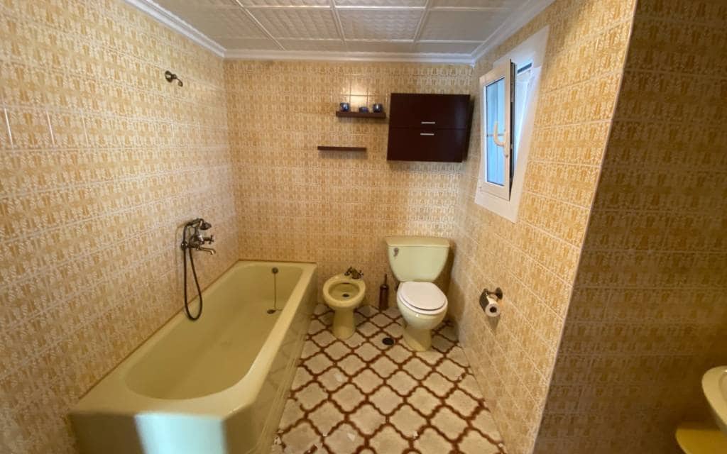 4 bedroom Apartment for sale in Sax - € 150,000 (Ref: 9720552)