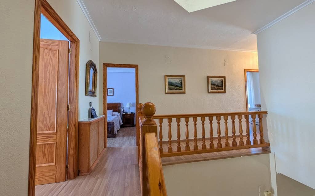 5 quarto Casa em Banda para venda em Sax com garagem - 260 000 € (Ref: 9720820)