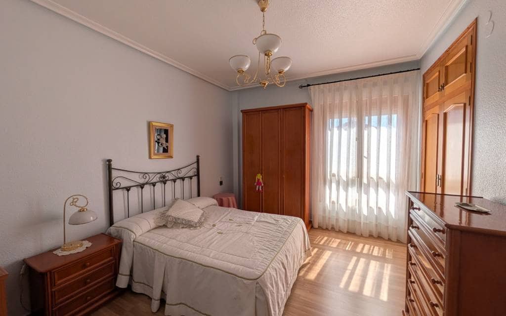 5 quarto Casa em Banda para venda em Sax com garagem - 260 000 € (Ref: 9720820)