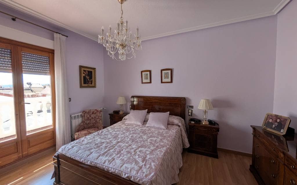 5 quarto Casa em Banda para venda em Sax com garagem - 260 000 € (Ref: 9720820)