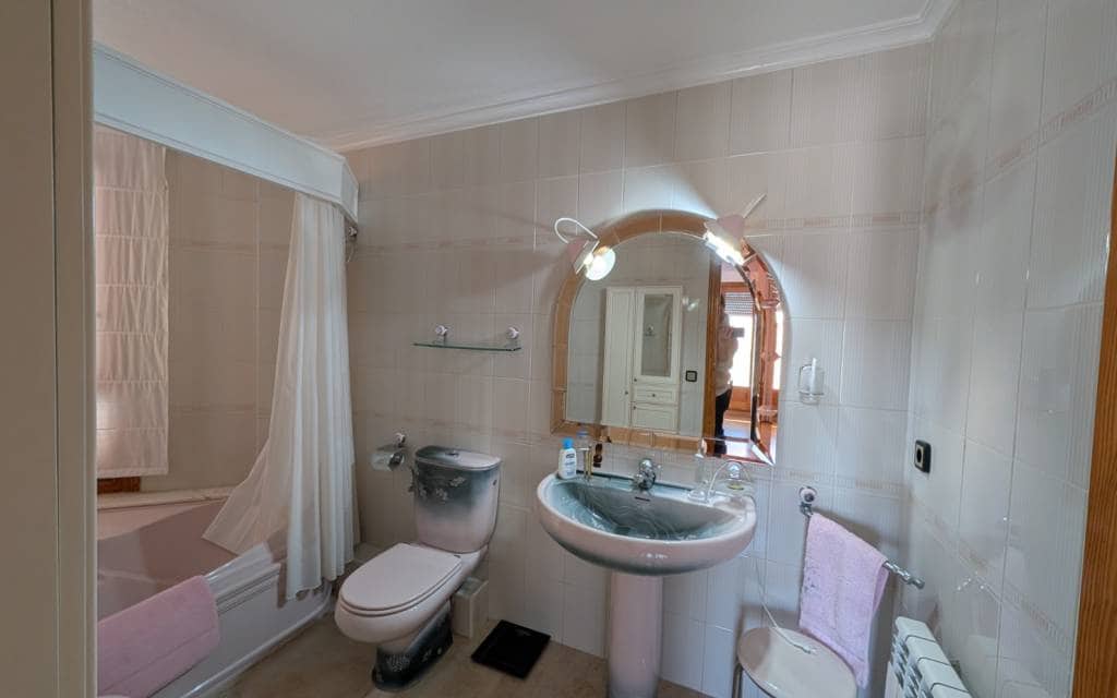 5 quarto Casa em Banda para venda em Sax com garagem - 260 000 € (Ref: 9720820)