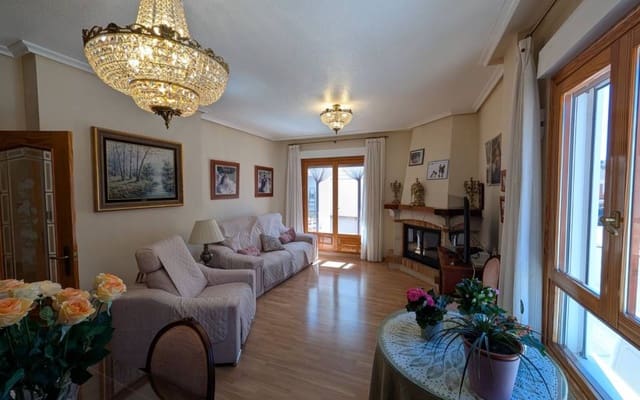 5 bedroom Townhouse for sale in Sax with garage - € 260,000 (Ref: 9720820)